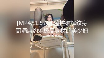 【超顶 鬼父乱伦】女儿婷宝  解锁新视角 女儿与父亲的反差体型 拱怼玲珑娇躯鲜嫩蜜穴 操出白浆