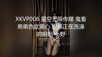 真实乱伦，自家后院玩野战，’喔，妈妈，就在这了，我等不及了‘，被妈妈掏出鸡巴口，刺激到边舔边尿尿了！