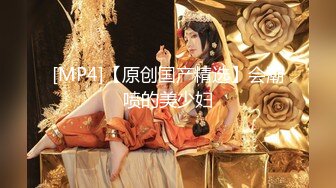 [MP4/ 424M] 性感小骚货 淫乳女神下面有根棒棒糖无套爆操性感空乘制服的小骚货，魔鬼身材白虎粉逼