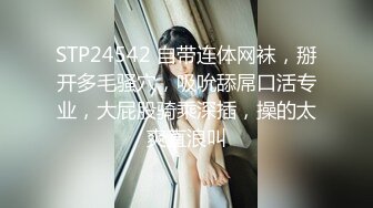 美女在汉堡店正大光明漏出她的蜜桃