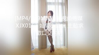 [MP4]短发美女近期下海！外表甜美骚的很！撩起衣服揉奶，特写视角假屌抽插