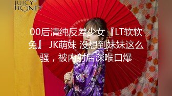 很会打扮的极品美御姐范气质女郎，超多角度完美展现自己一线天