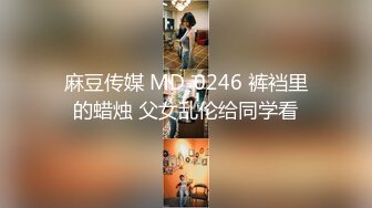 刺激！餐厅包间里把女友给单男操，极品身材，牛仔裤都来不及脱