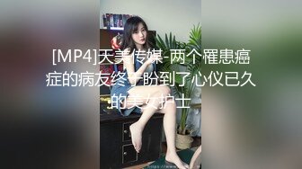 澡堂子偷拍俩大奶眼镜少妇❤️手揉奶子的动作太妖娆了