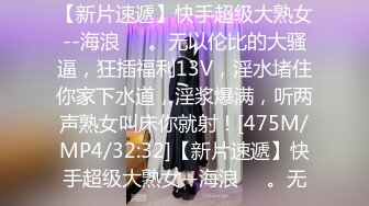 纹身美女的狂野表演：沙发上的激烈对决，床上的极致享受