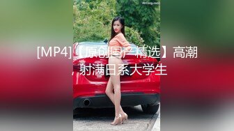 性感黑丝少妇，半蹲着尿尿 尿液喷涌而出，屁眼还放了两次气体出来 噗，骚货的逼逼！