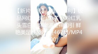 【猪猪女孩】校花为了赚钱拼了，喊来舔狗干她，穿上白丝舔脚，无套内射极品反差 (1)