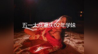 穿情趣装的极品御姐少妇，漏出两个圆润的骚奶子，奶水湿身诱惑，淫声荡语叫爸爸，道具抽插骚穴