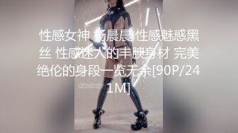 大神猛操情趣女仆装美女，黑丝白嫩丰腴肉体身材太给力了，抱着猛力抽插爱不释手啪啪呻吟销魂射