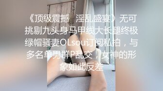 颜值不错的可爱小猫咪，开档黑丝口交乳交玩弄大鸡巴，让大哥舔脚玩逼