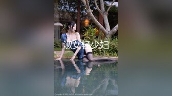 ✿随地尿尿清纯学妹『阿白萝莉』学习小狗边走边尿~再可爱又怎么样，不还是一只喜欢到处撒尿的狗狗