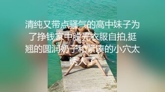 街拍抄底漂亮的连衣裙美女，骚的可以居然没有穿内裤