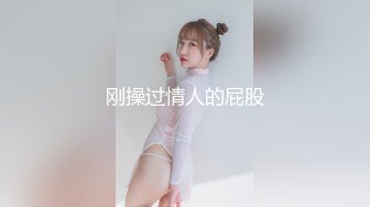 学校附近的小吃店女厕偷拍多位粉嫩的学生妹尿尿