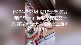 极品空姐女神让她体验3p，边操边不停的骚话羞辱，必须让她穿上制服再干她，让空姐像狗一样跪下