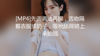 某校外培训班附近的厕所偷拍学生妹和来接学生的妈妈尿尿