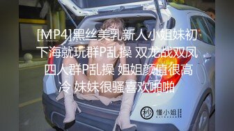 白嫩丰满人妖单车牛仔热裤扭动屁股诱惑进屋撸管舔屌毒龙掰开屁股就是操射了一脸