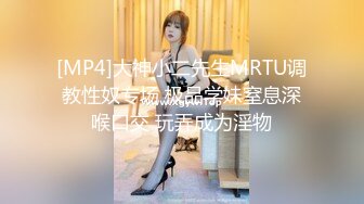 邪恶的房东暗藏摄像头偷窥两个好身材的美女洗完澡换衣服 (4)