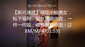 陪女伴逛服裝店的花蕾絲透明內褲風騷美女