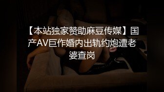 巨乳大奶少妇大肥屁股配上黑网袜道具自慰刺激骚穴 表情骚到爆了！