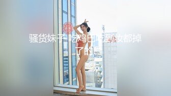 游乐场女厕近距离偷窥牛仔裙美女的大肥鲍