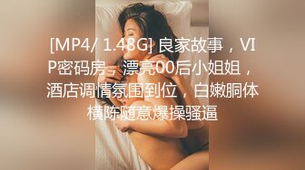 短發40多歲豐滿老阿姨約個戀熟00後小鮮肉啪啪，小夥對著阿姨大奶愛不釋手，艹到噴水