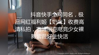 贵在真实，女人坑女人！温泉会馆女宾换衣区内部春光，惊人巨乳，气质御姐性感收腹裤加坚挺美乳很是养眼