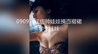 颜值不错骚妹子【丝袜控舔足】和炮友车内塞跳蛋摸逼，性感黑丝高跟鞋非常诱人，很是诱惑喜欢不要错过