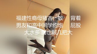 很正的人妻少妇风骚无比全程露脸制服开档黑丝诱惑，口交大鸡巴满眼风骚妩媚，各种抽插浪叫淫声荡语不断刺激