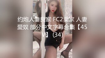 两个妹子脱光衣服练习完模特步就被眼镜小哥双飞