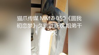 农村小媳妇躺在床上喂大哥吃奶子，让大哥用手抠逼玩弄叫的真骚，主动索吻给大哥舔乳头，各种体位爆草抽插