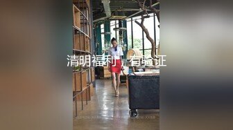 两个极品小妮子镜头前发骚，年纪轻轻发育的很不错，奶大逼肥玩的开，跟狼友互动撩骚听指挥揉奶玩逼道具抽插