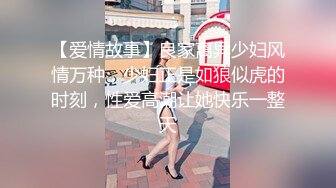 三男一女玩弄少妇，全程露脸激情啪啪，揉奶玩逼各种抽插，草逼又草嘴给少妇干的高潮不断，浪叫不断精彩刺激