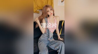 清子小姐给19岁的处男口交，用丝袜脚简单足交，吃着鸡巴都不忘卖骚的勾引他，小直男享受的爆射进妖妖嘴里！