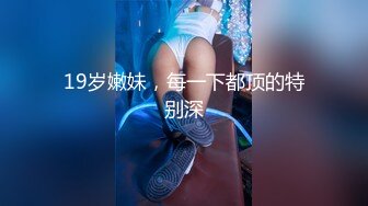 专注人前露出与路人同框美腿女神GI9ZA视图集，公园超市广场哪人多往哪去和老登一起锻炼