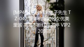 【迷奸睡奸系列】空姐被下药迷晕完全不省人事仍人玩弄，酒瓶插逼无套狂艹，爽爽爽呀！