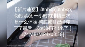 [MP4/ 371M] 气质红唇美少妇居家夫妻啪啪，穿上开档肉丝张开双腿舔逼，骑乘扶手上下套弄