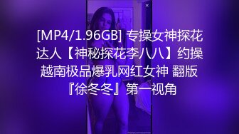 红发蜜桃臀大长腿小姐姐，皮肤白嫩吹弹可破，白虎美鲍一览无余！【121V】 (1)