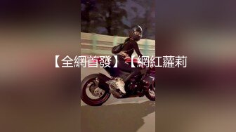 深夜跟甜美小少妇玩个车震，温柔的口交奶子不小玩个乳交，主动插入爆草下车后入深夜里的呻吟好刺激