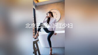 女子饰品店跟随抄底麻花辫黄裙漂亮美眉 穿着蕾丝边小内内 你拍漂亮脸脸 我拍性感屁屁