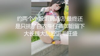 抄底身材火辣的蕾絲內內美女故意在面館門口賣騷