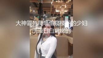 合租房洞中偷窥对门的小情侣啪啪啪