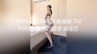 极品碎花女神换上丝袜你还不硬