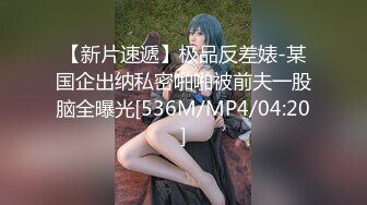 颜值区极品美女下播前给大家小秀一波，镜头拿到下面没穿内裤，掰开极品粉穴特写，掏出白嫩美乳揉捏真粉嫩