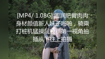 很会打扮的极品轻熟女，在家自慰，很会保养，逼逼也很粉嫩