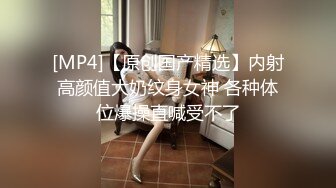 -眼镜小妹和闺蜜浴室双人秀 极品美臀假屌互插 跪在地上特写 越玩越来劲