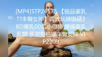 后入时接短信顺便拍一点，屁股很好。忘验证了