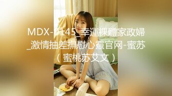 [MP4/ 657M] 黑客破解家庭网络摄像头偷拍 两个巨乳少妇日常生活在客厅和老公啪啪