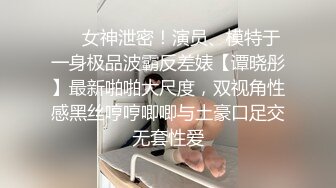 高颜值长相清纯新人学生妹子道具自慰诱惑，撩起睡衣揉奶翘起屁股跳蛋震动