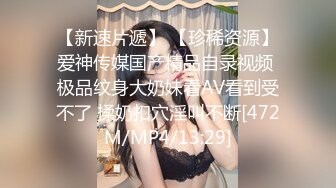 科技园女厕穿黑套装内衣甜美靓妞,微黑发涩的红嫩穴喷成一条直线