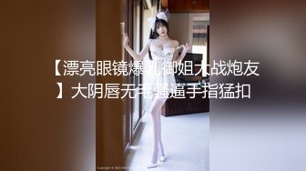 【影片名称】调教02年清纯少女性奴～审美疲劳就换点口味看这些，鸡巴跳蛋塞进骚小嫩逼，疯狂摩擦～